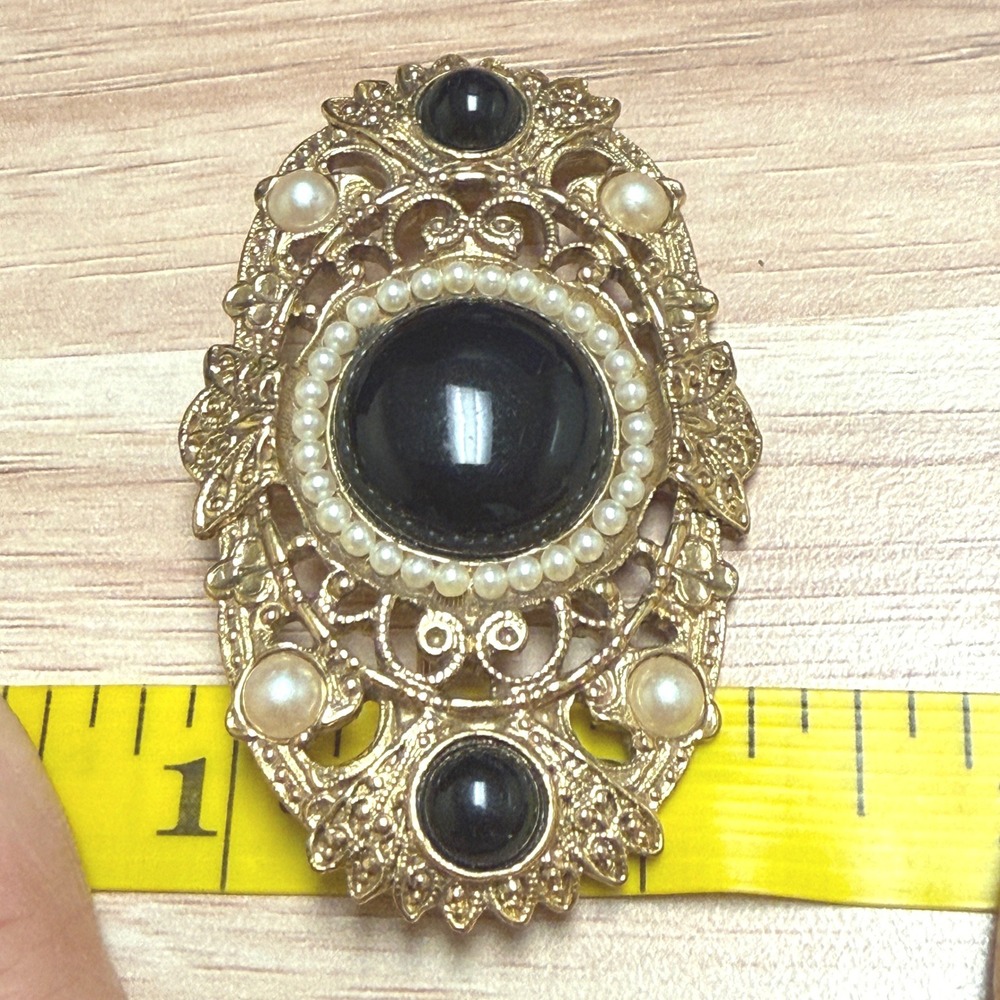 Vintage Gold Tone Filigree Black Cabochon Faux Pearl Oval Brooch Pin - Picture 5 of 6